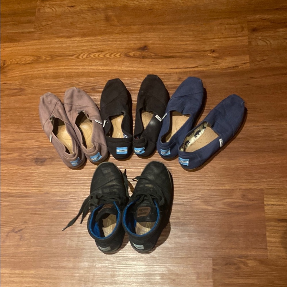 4 Sets of Tom’s
